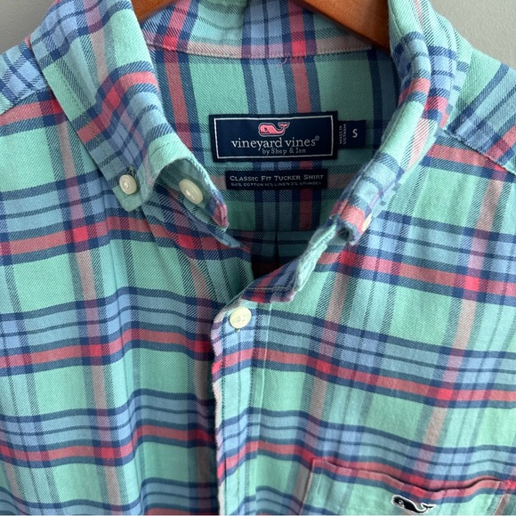 Vineyard Vines 🐳 button down shirt - Picture 2 of 3